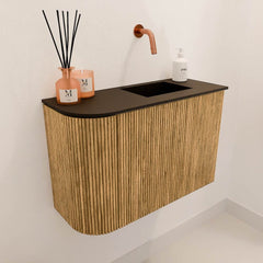 JOYA 61,6cm toiletmeubel ronding links kleur Oak. Wastafel FAYE positie Rechts Zonder kraangat kleur Urban.