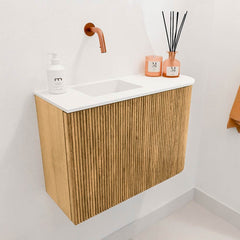 JOYA 61,6cm toiletmeubel ronding rechts kleur Oak. Wastafel FAYE positie Links Zonder kraangat kleur Talc.