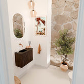 JOYA 61,6cm toiletmeubel ronding rechts kleur Walnut. Wastafel FAYE positie Links Zonder kraangat kleur Urban.