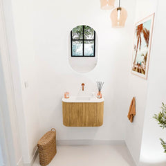 JOYA 63,2cm toiletmeubel ronding links + rechts kleur Oak. Wastafel FAYE positie Midden Zonder kraangat kleur Talc.