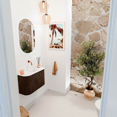 JOYA 63,2cm toiletmeubel ronding links + rechts kleur Walnut. Wastafel FAYE positie Midden Zonder kraangat kleur Talc.