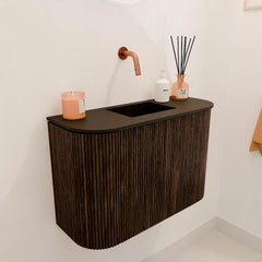 JOYA 63,2cm toiletmeubel ronding links + rechts kleur Walnut. Wastafel FAYE positie Midden Zonder kraangat kleur Urban.