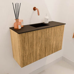 JOYA 70cm toiletmeubel kleur Oak. Wastafel FAYE positie Midden Zonder kraangat kleur Urban.