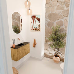 JOYA 70cm toiletmeubel kleur Oak. Wastafel FAYE positie Midden Zonder kraangat kleur Urban.