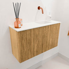 JOYA 70cm toiletmeubel kleur Oak. Wastafel FAYE positie Rechts Zonder kraangat kleur Talc.