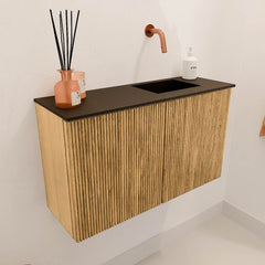 JOYA 70cm toiletmeubel kleur Oak. Wastafel FAYE positie Rechts Zonder kraangat kleur Urban.