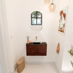 JOYA 70cm toiletmeubel kleur Ruby. Wastafel FAYE positie Midden Zonder kraangat kleur Urban.