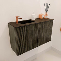 JOYA 70cm toiletmeubel kleur Shadow. Wastafel FAYE positie Links 1 kraangat kleur Urban.