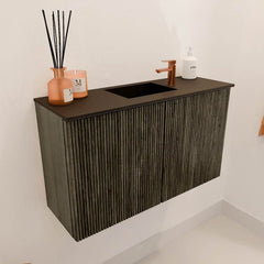 JOYA 70cm toiletmeubel kleur Shadow. Wastafel FAYE positie Midden 1 kraangat kleur Urban.