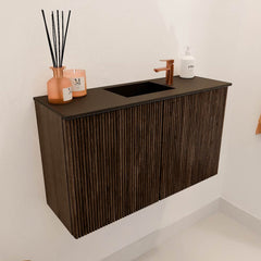 JOYA 70cm toiletmeubel kleur Walnut. Wastafel FAYE positie Midden 1 kraangat kleur Urban.