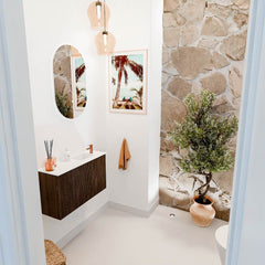 JOYA 70cm toiletmeubel kleur Walnut. Wastafel FAYE positie Rechts 1 kraangat kleur Talc.