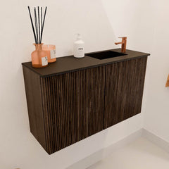 JOYA 70cm toiletmeubel kleur Walnut. Wastafel FAYE positie Rechts 1 kraangat kleur Urban.