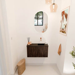 JOYA 70cm toiletmeubel kleur Walnut. Wastafel FAYE positie Rechts Zonder kraangat kleur Urban.