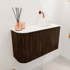 JOYA 71,6cm toiletmeubel ronding links kleur Walnut. Wastafel FAYE positie Rechts Zonder kraangat kleur Talc.