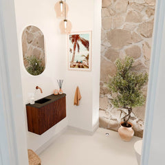 JOYA 71,6cm toiletmeubel ronding rechts kleur Ruby. Wastafel FAYE positie Links Zonder kraangat kleur Urban.