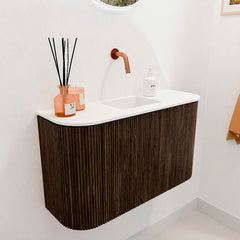 JOYA 73,2cm toiletmeubel ronding links + rechts kleur Walnut. Wastafel FAYE positie Midden Zonder kraangat kleur Talc.