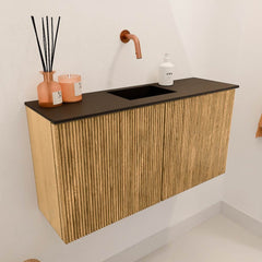 JOYA 80cm toiletmeubel kleur Oak. Wastafel FAYE positie Midden Zonder kraangat kleur Urban.