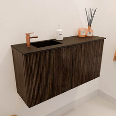 JOYA 80cm toiletmeubel kleur Walnut. Wastafel FAYE positie Links 1 kraangat kleur Urban.