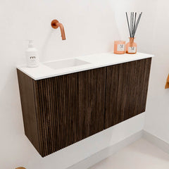 JOYA 80cm toiletmeubel kleur Walnut. Wastafel FAYE positie Links Zonder kraangat kleur Talc.