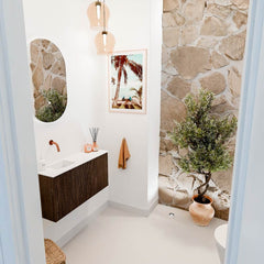 JOYA 80cm toiletmeubel kleur Walnut. Wastafel FAYE positie Links Zonder kraangat kleur Talc.