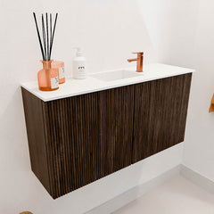 JOYA 80cm toiletmeubel kleur Walnut. Wastafel FAYE positie Midden 1 kraangat kleur Talc.