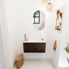 JOYA 80cm toiletmeubel kleur Walnut. Wastafel FAYE positie Rechts 1 kraangat kleur Talc.