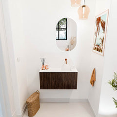 JOYA 80cm toiletmeubel kleur Walnut. Wastafel FAYE positie Rechts Zonder kraangat kleur Talc.