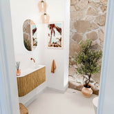 JOYA 81,6cm toiletmeubel ronding links kleur Oak. Wastafel FAYE positie Rechts Zonder kraangat kleur Talc.