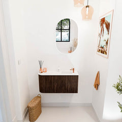 JOYA 81,6cm toiletmeubel ronding links kleur Walnut. Wastafel FAYE positie Rechts 1 kraangat kleur Talc.