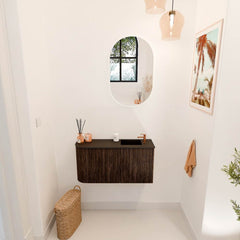 JOYA 81,6cm toiletmeubel ronding links kleur Walnut. Wastafel FAYE positie Rechts 1 kraangat kleur Urban.