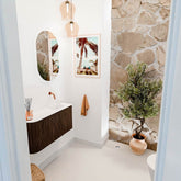 JOYA 81,6cm toiletmeubel ronding links kleur Walnut. Wastafel FAYE positie Rechts Zonder kraangat kleur Talc.