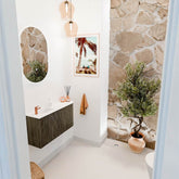 JOYA 81,6cm toiletmeubel ronding rechts kleur Shadow. Wastafel FAYE positie Links 1 kraangat kleur Talc.