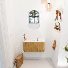 JOYA 83,2cm toiletmeubel ronding links + rechts kleur Oak. Wastafel FAYE positie Midden 1 kraangat kleur Talc.