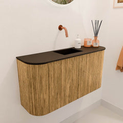 JOYA 83,2cm toiletmeubel ronding links + rechts kleur Oak. Wastafel FAYE positie Midden Zonder kraangat kleur Urban.
