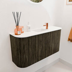 JOYA 83,2cm toiletmeubel ronding links + rechts kleur Shadow. Wastafel FAYE positie Midden 1 kraangat kleur Talc.