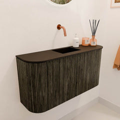 JOYA 83,2cm toiletmeubel ronding links + rechts kleur Shadow. Wastafel FAYE positie Midden Zonder kraangat kleur Urban.