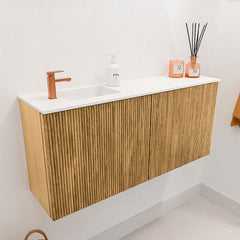 JOYA 90cm toiletmeubel kleur Oak. Wastafel FAYE positie Links 1 kraangat kleur Talc.