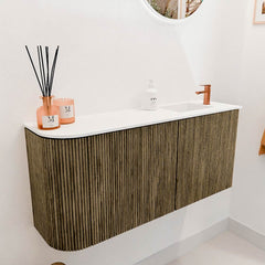 JOYA 91,6cm toiletmeubel ronding links kleur Dusk. Wastafel FAYE positie Rechts 1 kraangat kleur Talc.