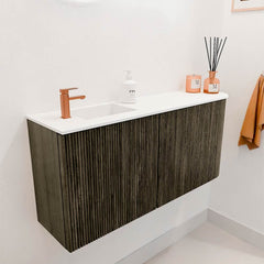 JOYA 91,6cm toiletmeubel ronding rechts kleur Shadow. Wastafel FAYE positie Links 1 kraangat kleur Talc.