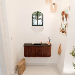 JOYA 93,2cm toiletmeubel ronding links + rechts kleur Ruby. Wastafel FAYE positie Midden 1 kraangat kleur Urban.