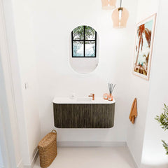 JOYA 93,2cm toiletmeubel ronding links + rechts kleur Shadow. Wastafel FAYE positie Midden 1 kraangat kleur Talc.