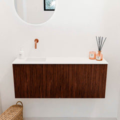 JOYA 100cm toiletmeubel kleur Ruby. Wastafel FAYE positie Links Zonder kraangat kleur Talc.