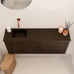 JOYA 100cm toiletmeubel kleur Walnut. Wastafel FAYE positie Links Zonder kraangat kleur Urban.