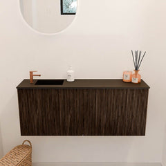 JOYA 100cm toiletmeubel kleur Walnut. Wastafel FAYE positie Links 1 kraangat kleur Urban.