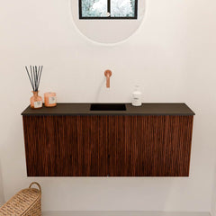 JOYA 100cm toiletmeubel kleur Ruby. Wastafel FAYE positie Midden Zonder kraangat kleur Urban.