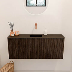 JOYA 100cm toiletmeubel kleur Walnut. Wastafel FAYE positie Midden Zonder kraangat kleur Urban.