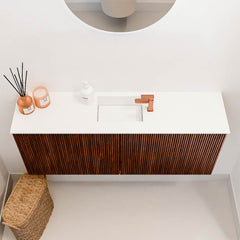 JOYA 100cm toiletmeubel kleur Ruby. Wastafel FAYE positie Midden 1 kraangat kleur Talc.