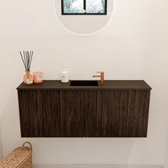 JOYA 100cm toiletmeubel kleur Walnut. Wastafel FAYE positie Midden 1 kraangat kleur Urban.
