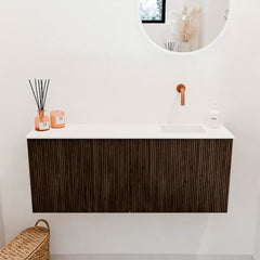 JOYA 100cm toiletmeubel kleur Walnut. Wastafel FAYE positie Rechts Zonder kraangat kleur Talc.