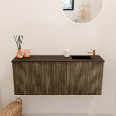 JOYA 100cm toiletmeubel kleur Dusk. Wastafel FAYE positie Rechts 1 kraangat kleur Urban.